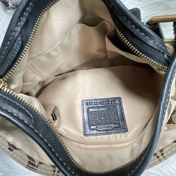 🔥🔥Beautiful, clean and sturdy Coach bag! Pre-loved and has plenty of life - Picture 3 of 3